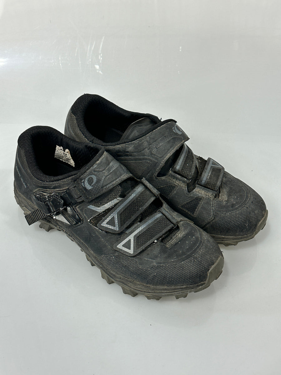 Pearl iZUMi Matte Cycling Shoes